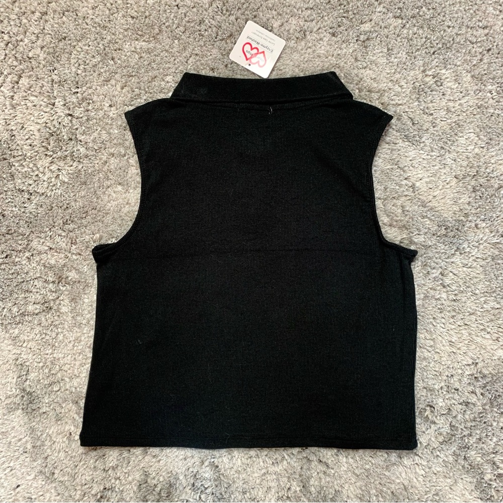 NWT Heart & Hips Sleeveless Collared Crop Top - Picture 2 of 3